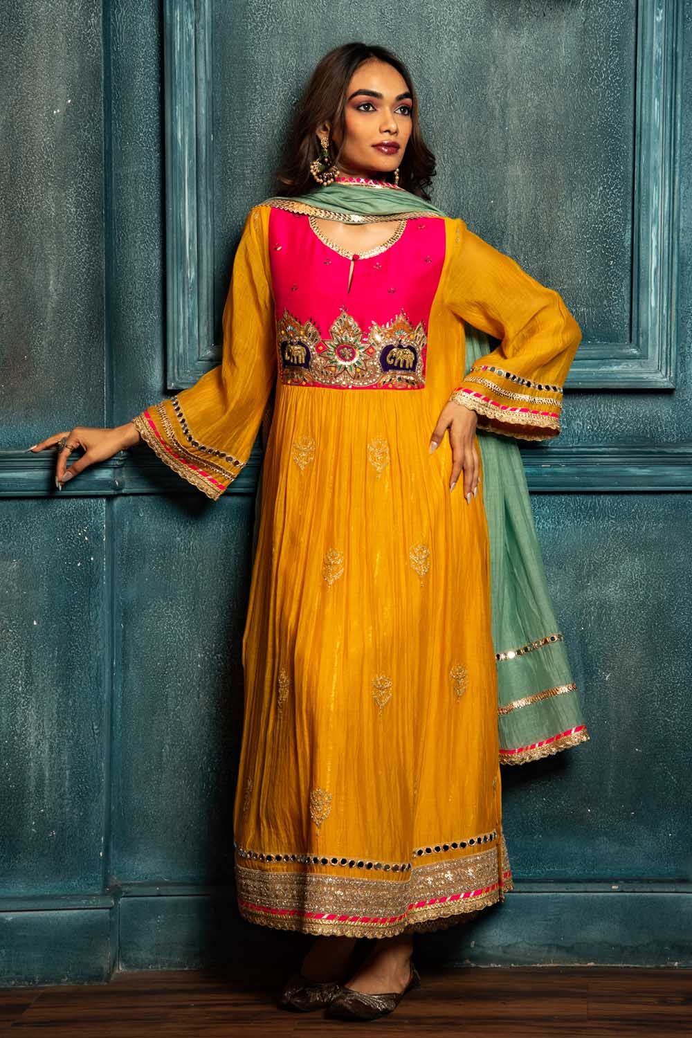Sunehri Raag Kurta Set