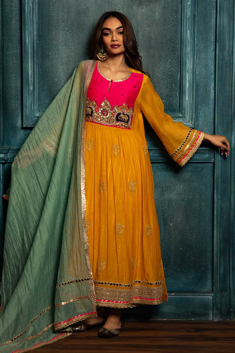 Sunehri Raag Kurta Set