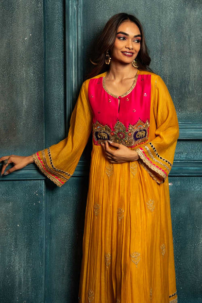 Sunehri Raag Kurta Set